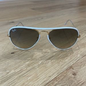 Full White Ray-Ban Aviators with Case!🕶️☀️